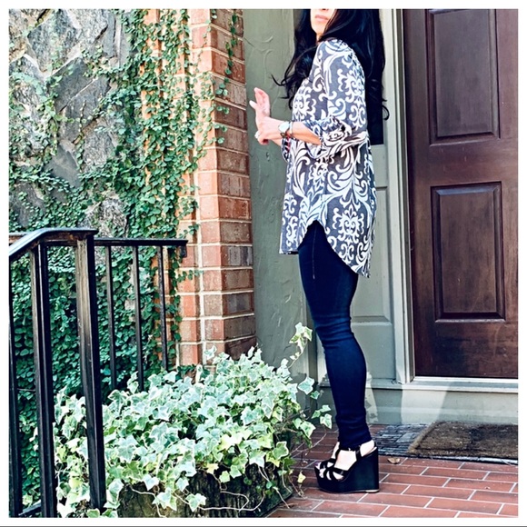 ✨LAST ONE✨Paisley grey print mandarin collar tunic - Picture 3 of 8